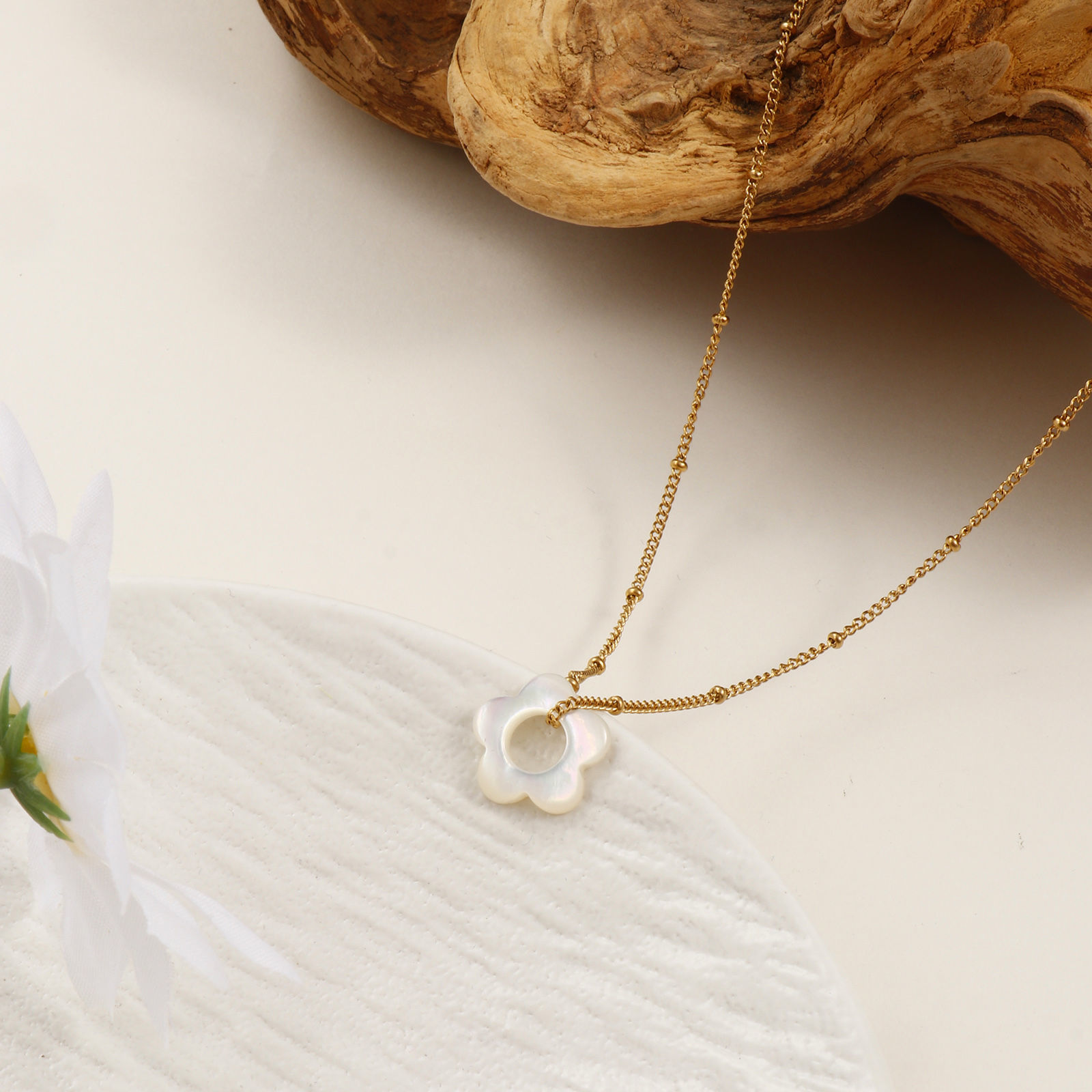 Picture of 18K Real Gold Plated Curb Link Chain Flower Pendant Charm Necklace, 304 Stainless Steel & Natural Shell 45cm(17.7") + 5cm(2"), For Women, Minimalist Elegant Gift, Eco-friendly PVD Vacuum Plating, 1 Piece