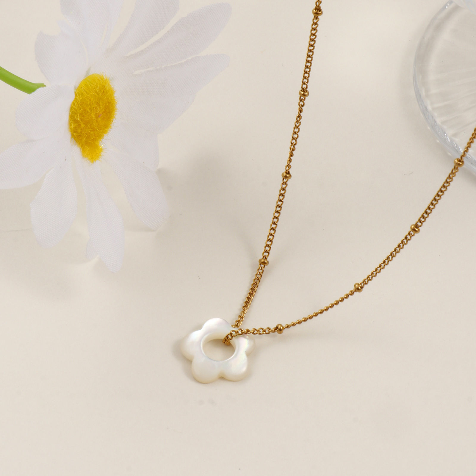 Picture of 18K Real Gold Plated Curb Link Chain Flower Pendant Charm Necklace, 304 Stainless Steel & Natural Shell 45cm(17.7") + 5cm(2"), For Women, Minimalist Elegant Gift, Eco-friendly PVD Vacuum Plating, 1 Piece