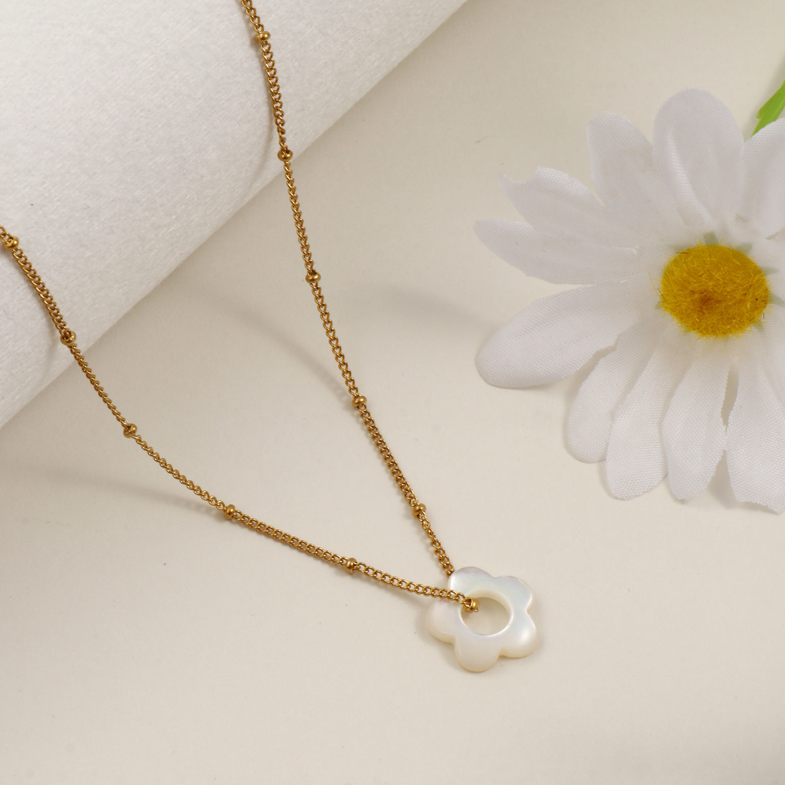 Picture of 18K Real Gold Plated Curb Link Chain Flower Pendant Charm Necklace, 304 Stainless Steel & Natural Shell 45cm(17.7") + 5cm(2"), For Women, Minimalist Elegant Gift, Eco-friendly PVD Vacuum Plating, 1 Piece