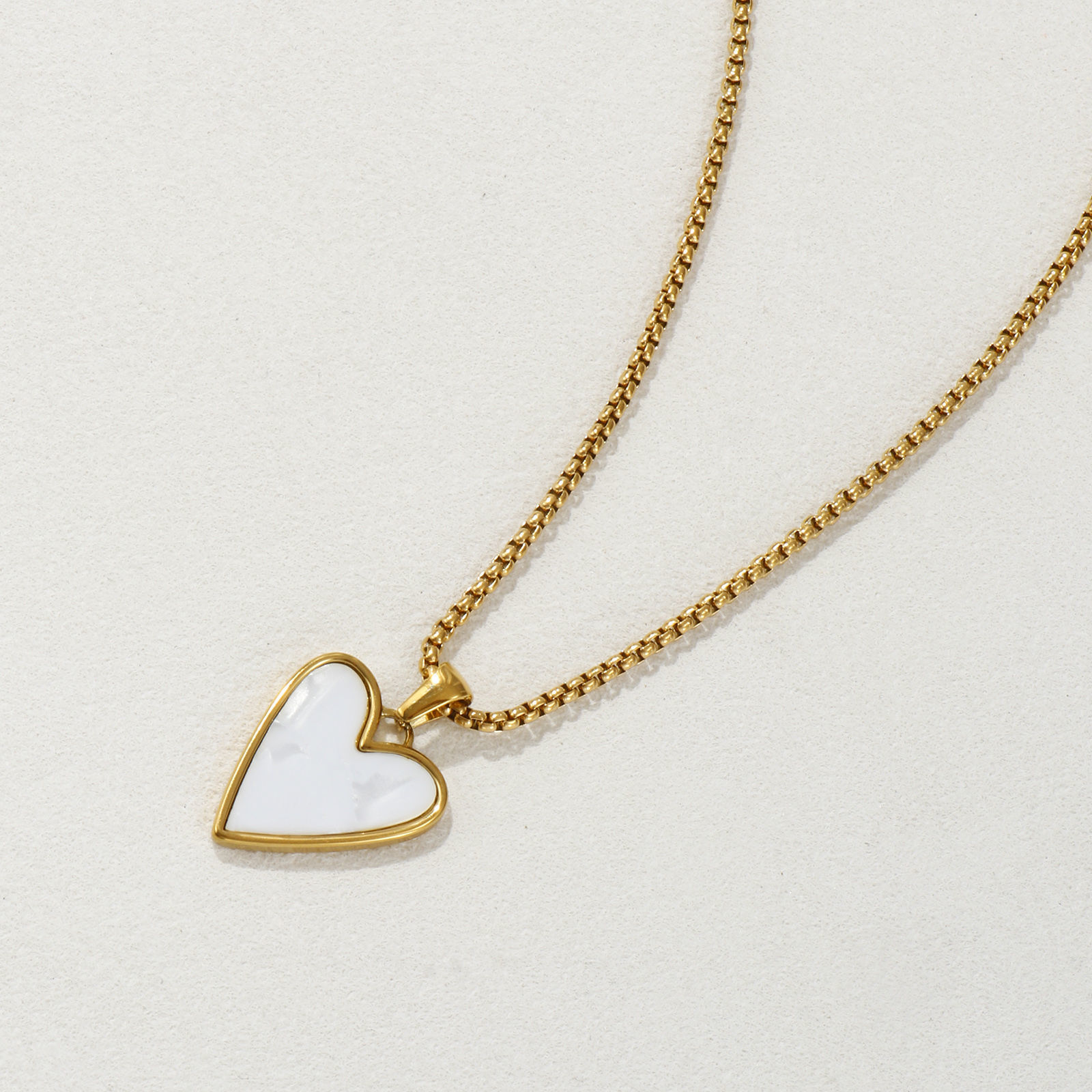 Imagen de 18K Oro Real Chapado Cadena de Caja Corazón Collar con Colgante, 304 Acero Inoxidable & Concha Naturales 45cm + 5cm, Para Mujeres, Blanco Elegante día de San Valentín Regalo, Recubrimiento al Vacío PVD Ecológico, 1 Unidad