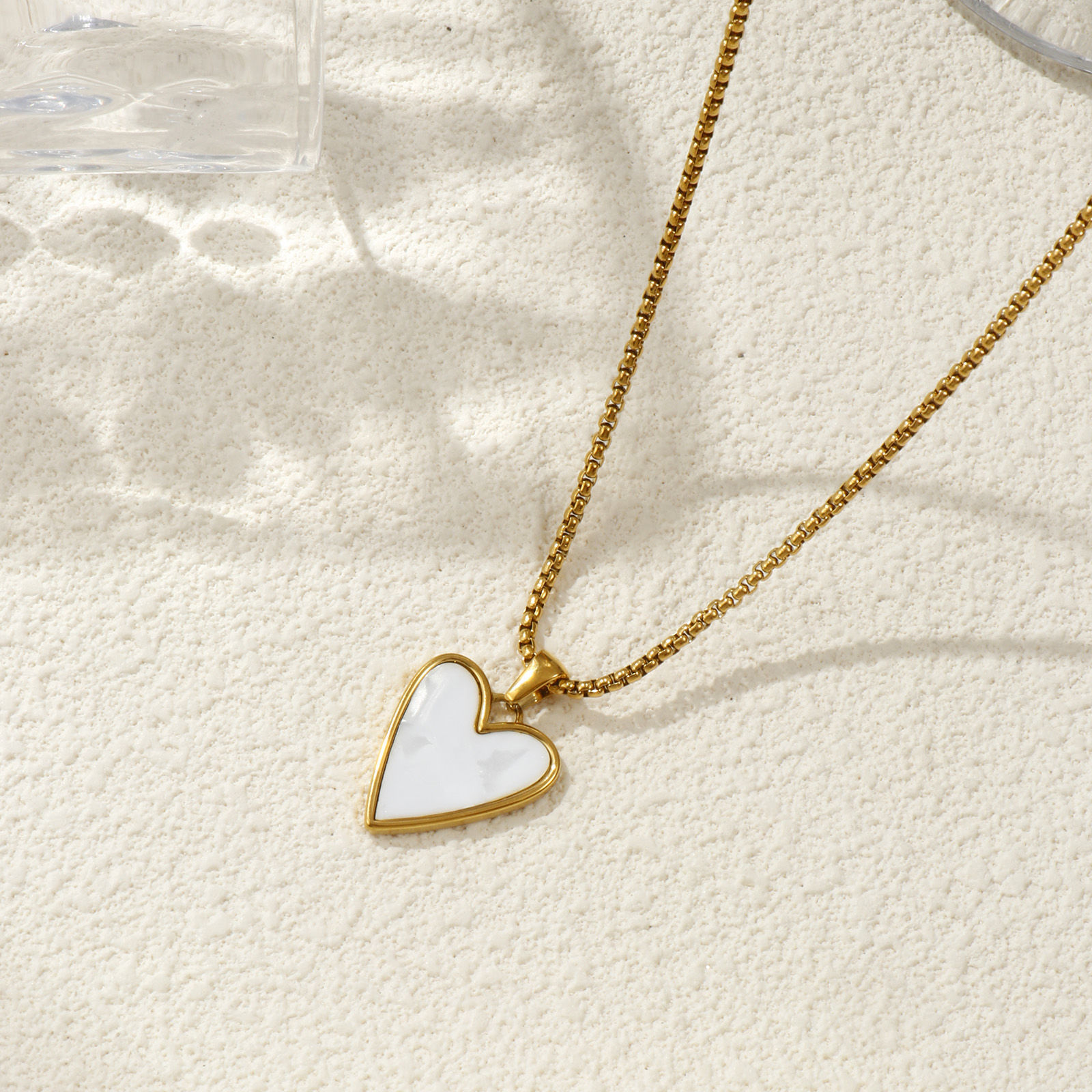 Imagen de 18K Oro Real Chapado Cadena de Caja Corazón Collar con Colgante, 304 Acero Inoxidable & Concha Naturales 45cm + 5cm, Para Mujeres, Blanco Elegante día de San Valentín Regalo, Recubrimiento al Vacío PVD Ecológico, 1 Unidad