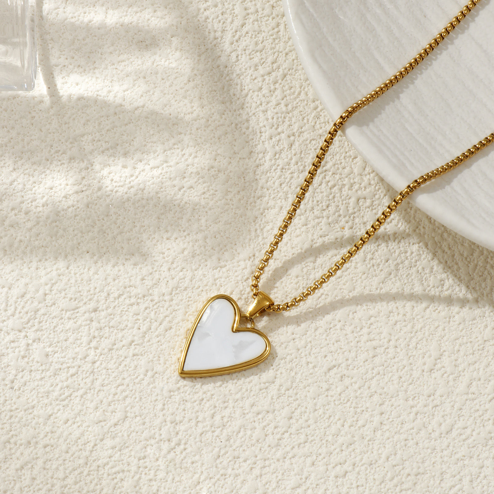 Imagen de 18K Oro Real Chapado Cadena de Caja Corazón Collar con Colgante, 304 Acero Inoxidable & Concha Naturales 45cm + 5cm, Para Mujeres, Blanco Elegante día de San Valentín Regalo, Recubrimiento al Vacío PVD Ecológico, 1 Unidad