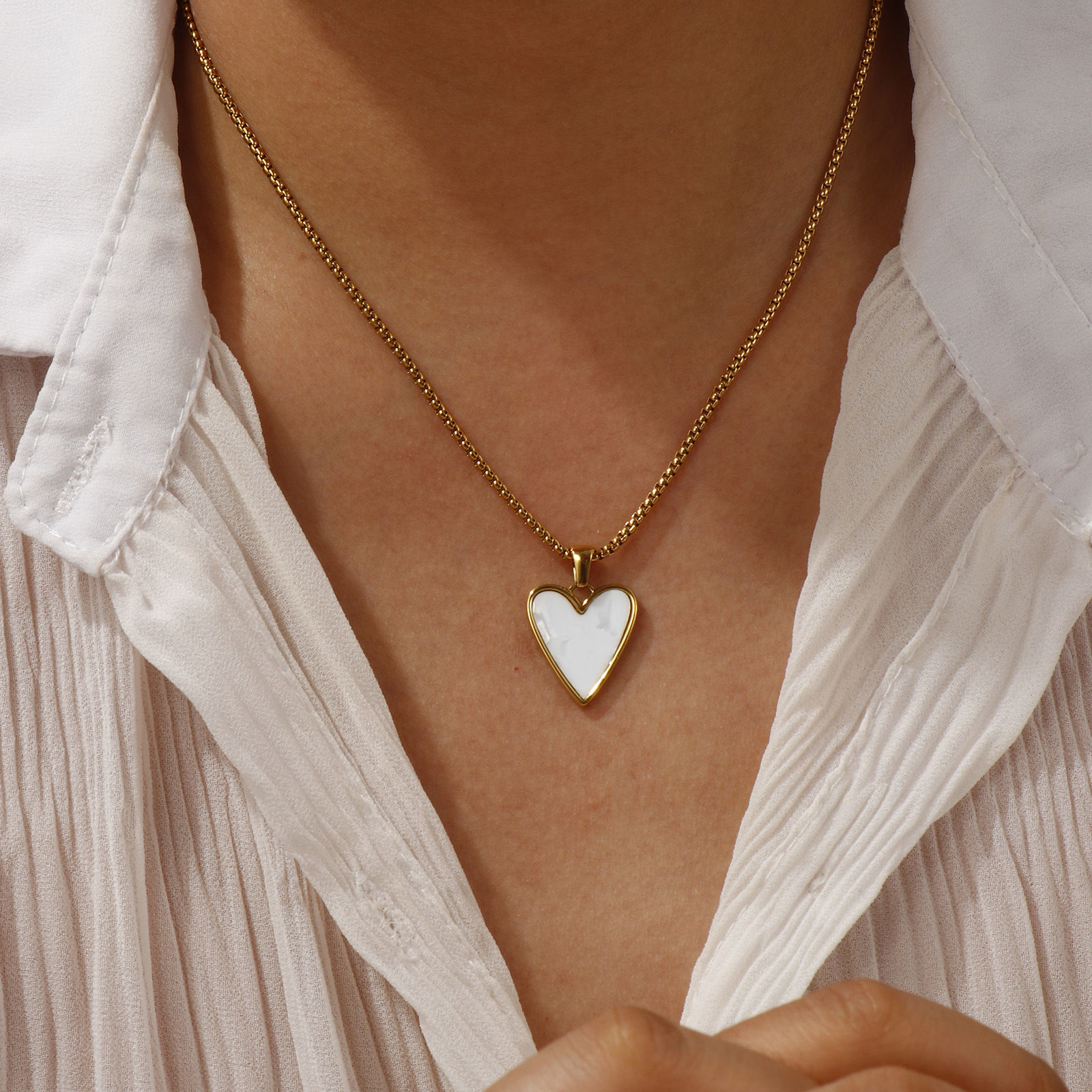 Imagen de 18K Oro Real Chapado Cadena de Caja Corazón Collar con Colgante, 304 Acero Inoxidable & Concha Naturales 45cm + 5cm, Para Mujeres, Blanco Elegante día de San Valentín Regalo, Recubrimiento al Vacío PVD Ecológico, 1 Unidad