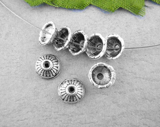 Image de Coupelles en Alliage de Zinc Calotte Argent Vieilli Rayée 7mm Dia(Approprié à Perle 10mm Dia.), Taille de Trou: 1.6mm, 35 PCs