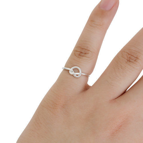 真鍮 オープン リング 指輪 愛の結び目 銀メッキ 15.3mm（日本サイズ約7号）、 2 個                                                                                                                                                                                                                の画像