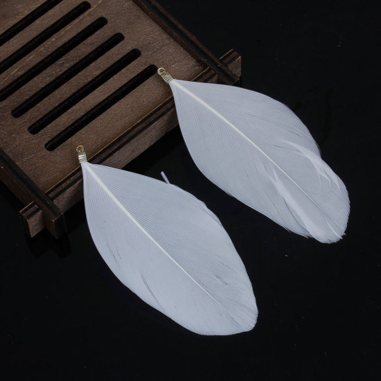 Picture of Natural Dyed Goose Feather Pendants Gold Plated White 8.5cm x3cm(3 3/8" x1 1/8") - 6cm x2cm(2 3/8" x 6/8"), 20 PCs