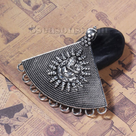 Image de Connecteurs à Lustre en Alliage de Zinc Style Bohème Triangle Argent Vieilli Eléphants 8cm x 7.1cm, 2 Pcs