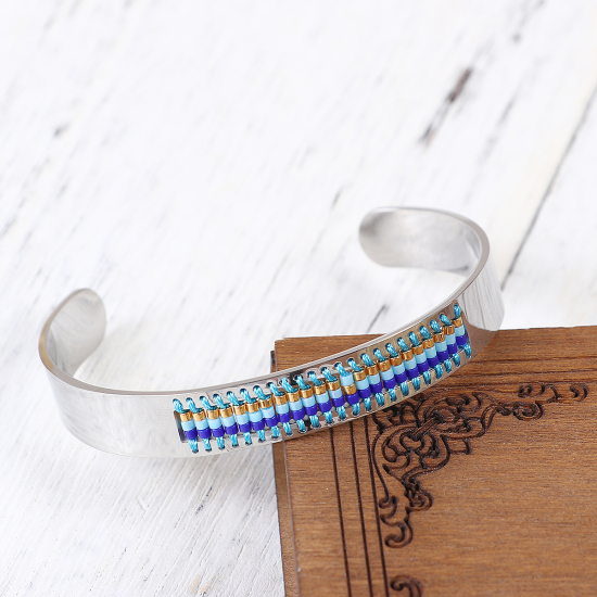 Image de Bracelet Manchette Jonc Semi-Ouvert Perles de Rocailles en Titane Acier Argent Mat Blanc & Bleu 15cm long, 1 Pièce