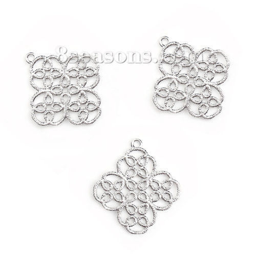 Image de Breloque Dentelle Métallique en Laiton Losange Fleurs Creuses Argent Mat 29mm x 27mm, 3 Pcs