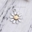 亜鉛合金 チャーム デージー 金メッキ シルバートーン ツートンカラー 18mm x 15mm、 5 個 の画像