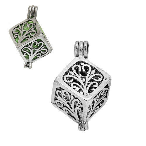 Image de Pendentif Médaillon Huile Essentielle Diffuseur en Laiton Losange Fleur Creux Pouvoir Ouvrir Argent Vieilli (Balle Compatible: 14mm Dia) 28mm x 19mm - 26mm x 18mm, 2 Pcs