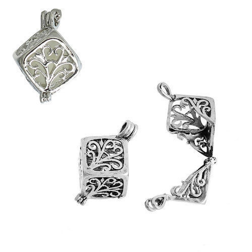 Image de Pendentif Médaillon Huile Essentielle Diffuseur en Laiton Losange Fleur Creux Pouvoir Ouvrir Argent Vieilli (Balle Compatible: 14mm Dia) 28mm x 19mm - 26mm x 18mm, 2 Pcs