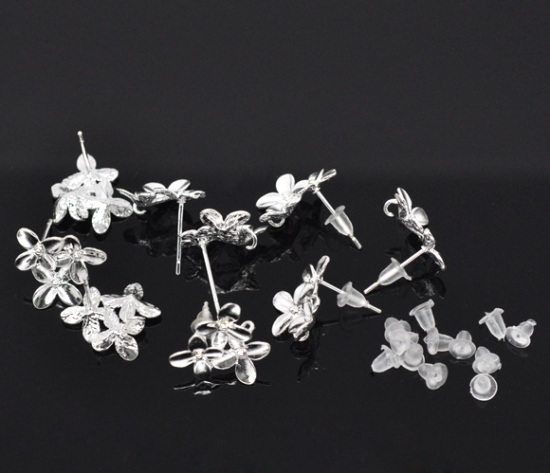 Immagine di Ottone + Gomma Orecchini a Perno Fiore Argento Placcato Fiore Disegno Colore Placcato 15mm x 14mmposta / filo: ( 0.7mm )， 10 Pz
