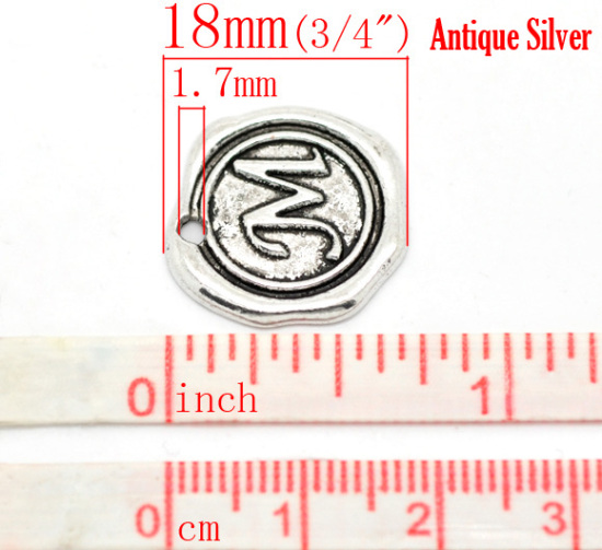 Bild von Zinklegierung Wachssiegel Charms Rund Anfangsbuchstaben "M" Antik Silber 18mm x 18mm 30 Stück