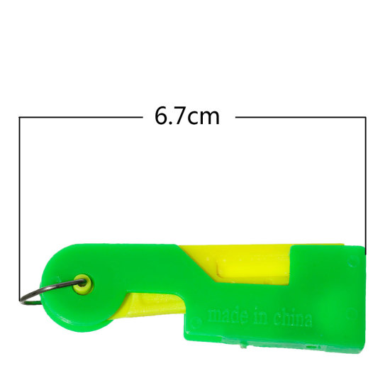 Picture of Automatic Practical Plastic Needle Threaders Random Color 6.7x2.2cm(2-5/8"x7/8"), sold per packet of 10
