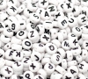 Imagen de Al Azar Cuentas Acrílico de Plano Redondo,Blanco,Letra 7mm Diámetro, Agujero: acerca de 1mm, 1000 Unidades