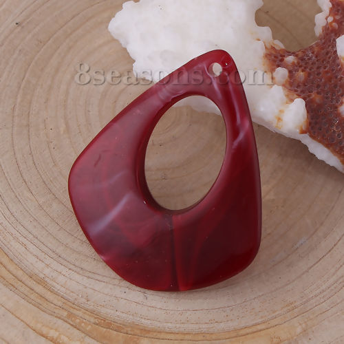 Bild von Harz Anhänger Tropfen Rotweinfarben Marmor-Effekt 42mm x 34mm, 10 Stück
