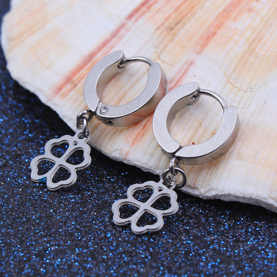 Imagen de 304 Acero Inoxidable Pendientes Círculos Tono de Plata Trébol de cuatro hojas 29mm x 14mm, Post/ Wire Size: (19 gauge), 1 Par