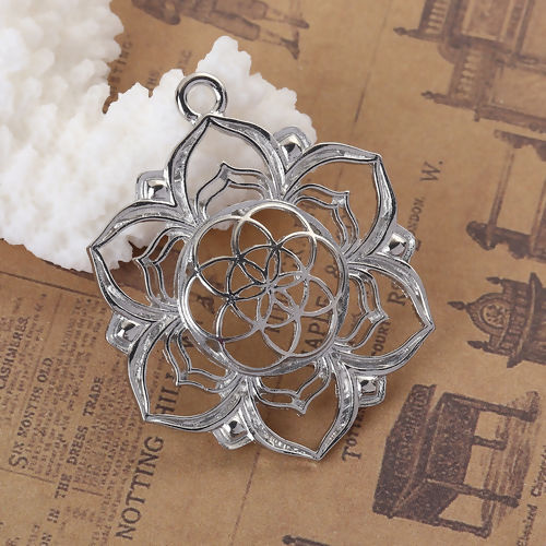 Bild von Zinklegierung Lebensblume Anhänger Blumen Silberfarbe Hohl 43mm x 36mm, 10 Stück