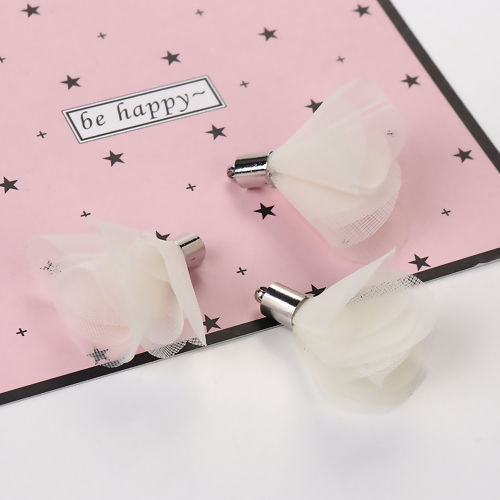 Immagine di Organza Ciondoli Nappine Fiore Tono Argento Bianco Sporco Circa 41mm x 40mm, 10 Pz