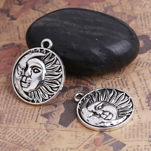 Picture of Zinc Based Alloy Boho Chic Charms Round Disc Antique Silver Color Sun And Moon Face 29mm(1 1/8") x 25mm(1"), 20 PCs