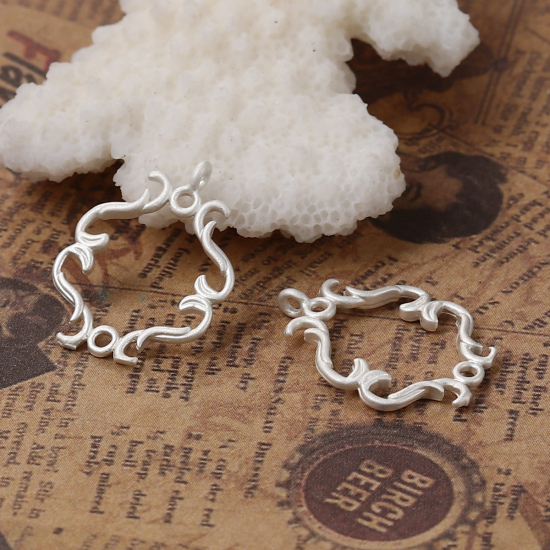 Immagine di Ottone Stile del Carattere della Corte Reale Charms Irregolare Argento Opaco Intagliato 21mmx 14mm, 5 Pz