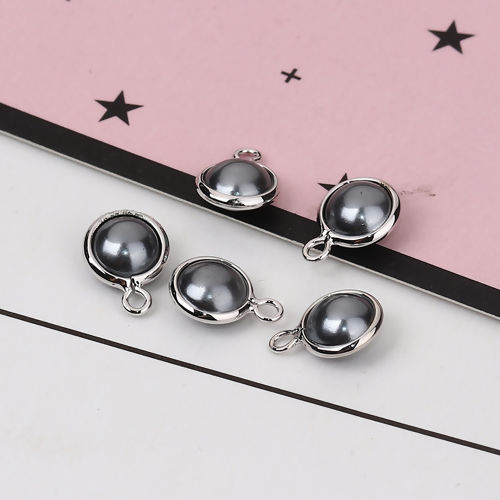真鍮 チャーム 円形 リアルプラチナメッキ グレー パール模造 11mm x 8mm、 10 個 の画像