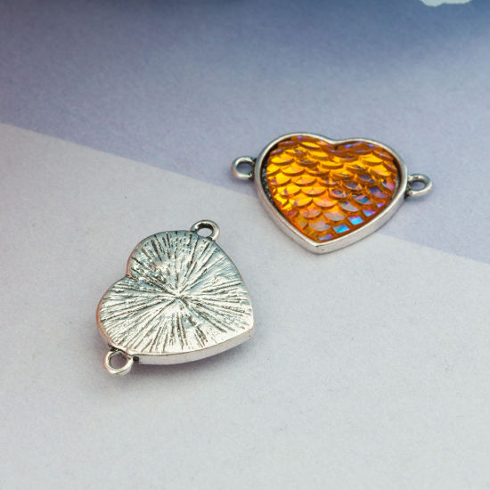 Bild von Zinklegierung & Harz Meerjungfrau/Drachen Fischschuppen Verbinder Herz Antiksilber Orange AB Farbe, 24mm x 17mm, 10 Stück