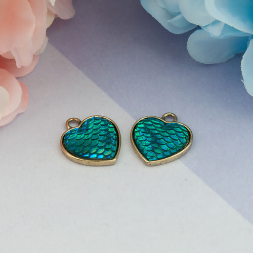 Imagen de Aleación de Zinc del metal + Resina Sirena/Escama Colgantes Charms Corazón Oro antiguo Verde Azul AB Color 21mm x 18mm, 10 Unidades