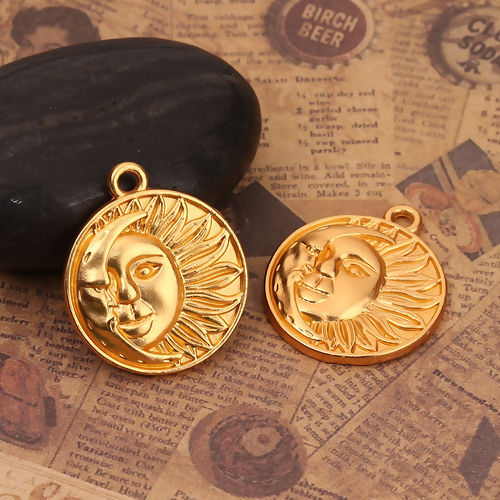 Picture of Zinc Based Alloy Boho Chic Charms Round Matt Gold Sun And Moon Face 29mm(1 1/8") x 25mm(1"), 5 PCs