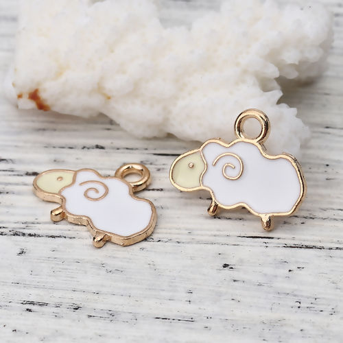 Bild von Zinklegierung Charms Schaf Vergoldet Weiß Emaille 19mm x 15mm, 20 Stück