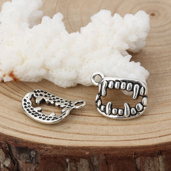 Imagen de Zamak Halloween Colgantes Charms Diente Plata Antigua 17mm x 13mm, 50 Unidades