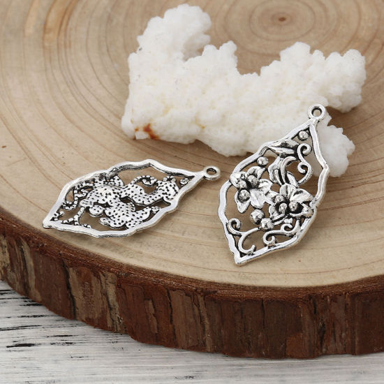 Bild von Zinklegierung Anhänger Blätter Antiksilber Blumen 35mm x 18mm, 30 Stück
