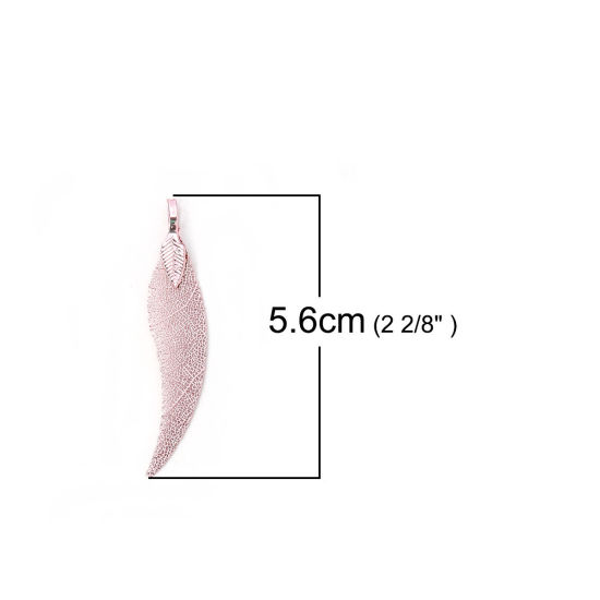真鍮+ナチュラル葉 ペンダント 淡いライラック色 59mm x 12mm - 56mm x 11mm、 2 個 の画像