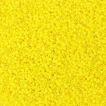 Image de (Japon Importation) Perles de Rocailles Delica en Verre Perles de Bugle Tube Jaune Opaque 1.7mm x 1.3mm, Trou: env. 0.8mm, 3 Grammes (Env. 210 Pcs/Gramme)