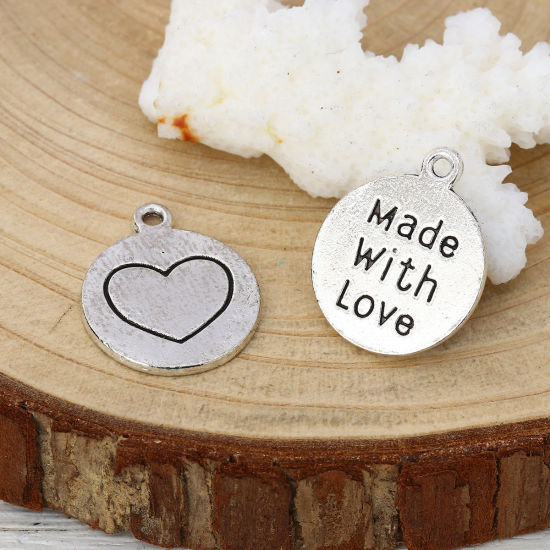 Imagen de Zamak Colgantes Charms Ronda Tono de Plata " Hecho con amor " 22mm x 18mm, 30 Unidades