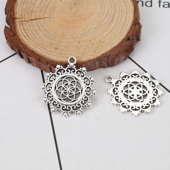 Bild von Zinklegierung Anhänger Blumen Antiksilber 34mm x 30mm, 10 Stück