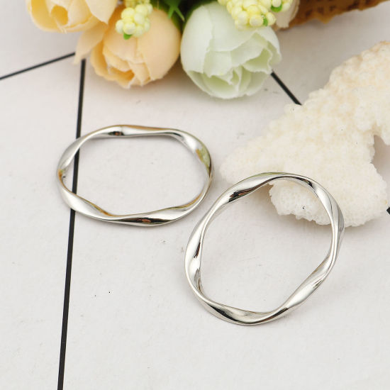 Picture of Zinc Based Alloy Pendants Oval Silver Tone 34mm(1 3/8") x 28mm(1 1/8"), 10 PCs