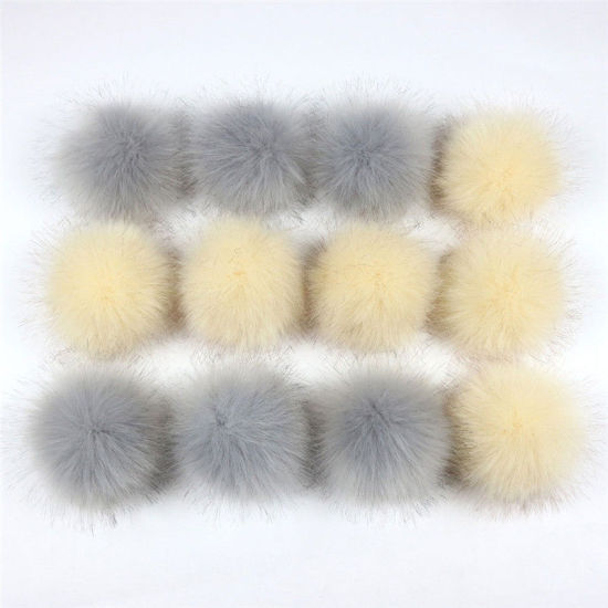 Image de Pompon Imitation Fourrure de Renard Gris Clair Beige Rond avec Anneau Caoutchouc 8cm Dia., 1 Paquet (12 Pcs/Paquet)