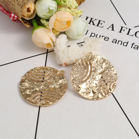 Bild von Zinklegierung Gehämmert Anhänger Rund Vergoldet 43mm x 40mm, 5 Stück