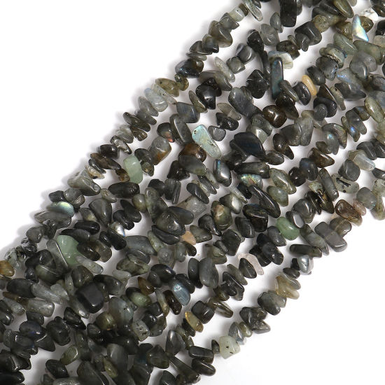 Image de Perles en Spectrolite ( Naturel ) Pierre Concassée Irrégulier Noir Env. 14mm x10mm- 8mm x4mm, Taille: M, Trou: env. 1mm, 85cm long, 5 Enfilades (Env. 200 - 180 Pcs/Enfilade)