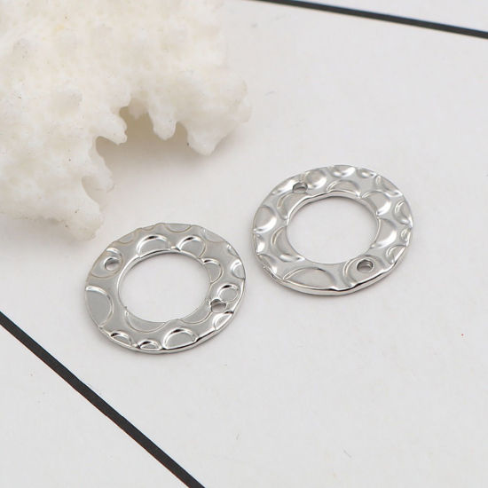 Picture of Zinc Based Alloy Connectors Circle Ring Silver Tone Pattern 15mm Dia, 10 PCs