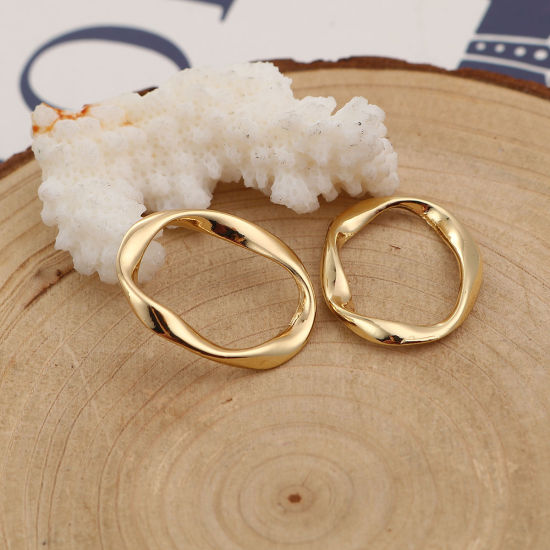 Bild von Zinklegierung Charms Oval Vergoldet Verdreht 25mm x 20mm, 10 Stück