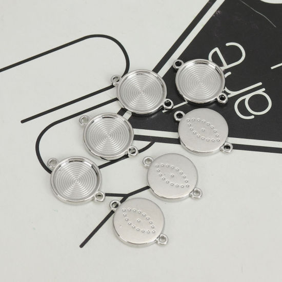 Picture of Zinc Based Alloy Cabochon Settings Connectors Findings Round Silver Tone Eye Carved 22mm x 16mm, 10 PCs