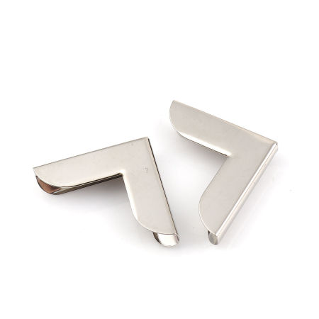 Protectores de esquinas de broches Hierro de Triángulo , Tono de Plata 46mm x 25mm, 50 Unidades