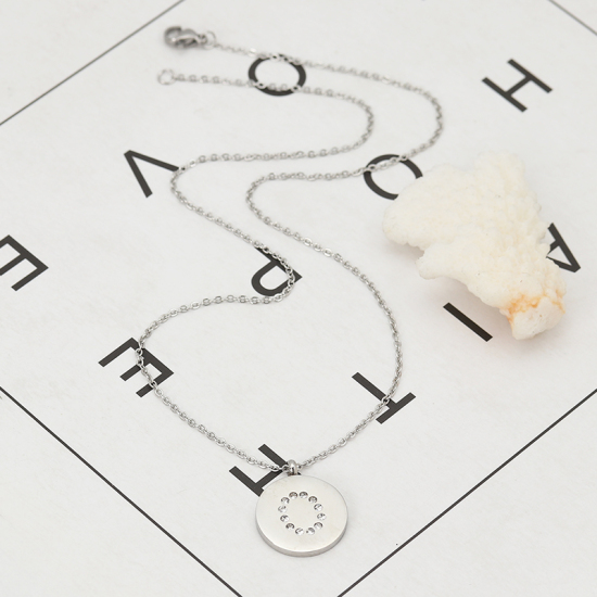 Image de Colliers en 316 Acier Inoxydable Argent Mat Rond Alphabet Initial/ Lettre Majuscule Gravé Mot " O " Transparent Strass 44cm Long, 1 Pièce