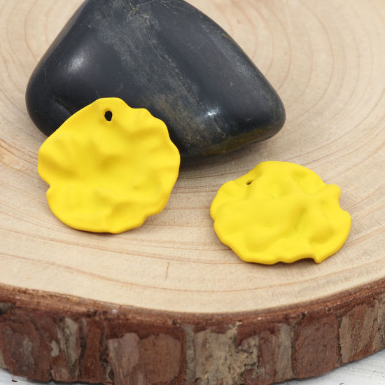 Imagen de Zamak Colgantes Charms Ronda color jengibre 24mm x 23mm, 10 Unidades