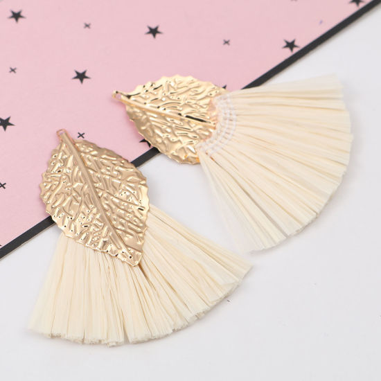 Image de Pendentifs Franges en Raphia Eventail Doré Beige 57mm x 52mm - 56mm x 50mm, 3 Pcs