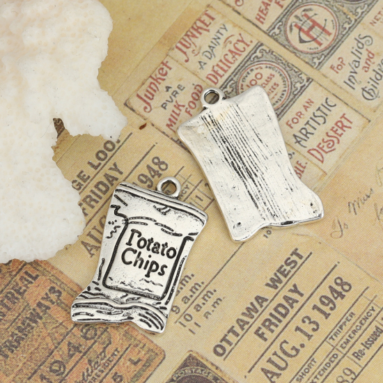 Imagen de Zamak Colgantes Charms Plata Antigua Mensaje " Potato Chips " 26mm x 15mm, 10 Unidades