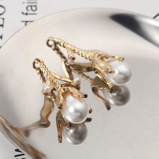 Immagine di Lega di Zinco Ciondoli Fiore Oro Placcato Bianco Perla Imitato Acrilico 44mm x 22mm , 3 Pz